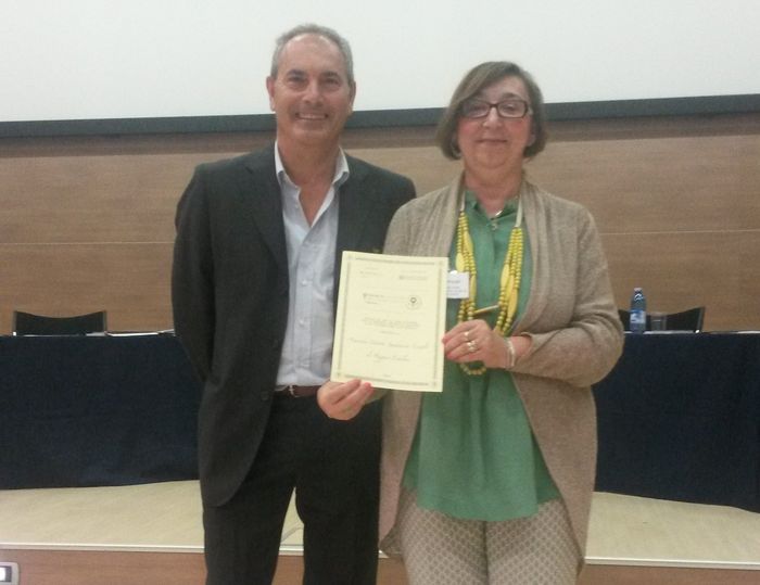 Marco Rossi ed Eva Chiericati - rispettivamente analista e direttore amministrativo dell'Ausl - ritirano il premio.